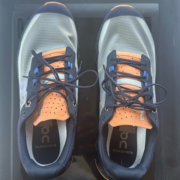 On Cloud sneakers - Like New -Excellent condition- worn about 4 times. - Picture 1 of 7